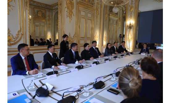 PRESIDENTS OF MONGOLIA AND FRANCE HOLD TALKS